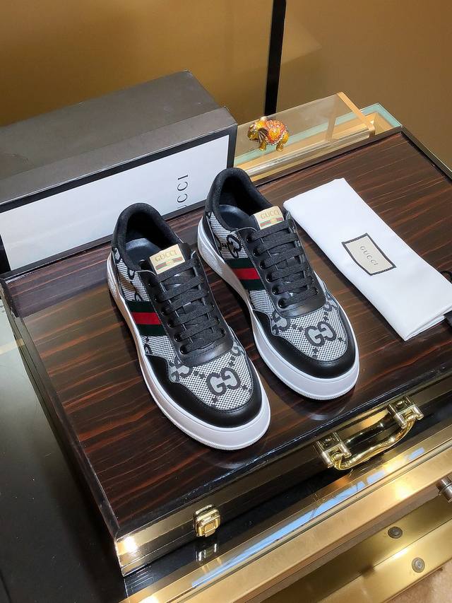 商品名称：Gucci 古驰 正规码数: 38-44 休闲鞋 商品材料：精选 牛皮鞋面，柔软羊皮内里；原厂大底。